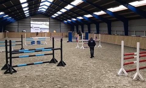 Walber Equestrian - Ridebund, ridebane og staldinventar - walber.dk